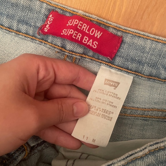 Levi’s Jean, super low, size 11 but fit smaller - Picture 4 of 4